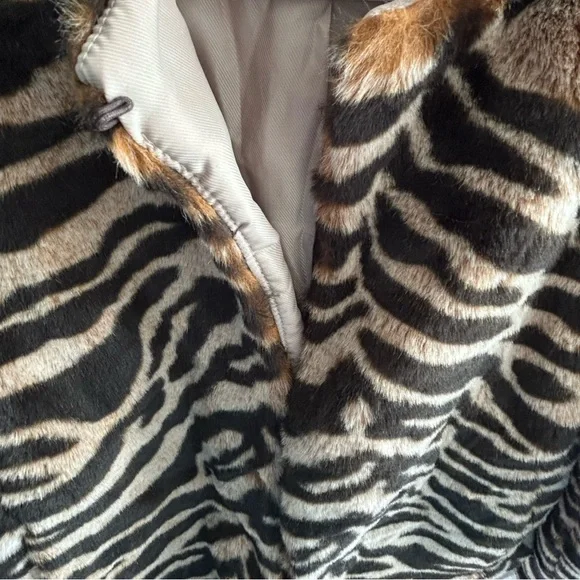 Banana Republic Cropped Zebra Print Lady Jacket - Picture 4 of 12